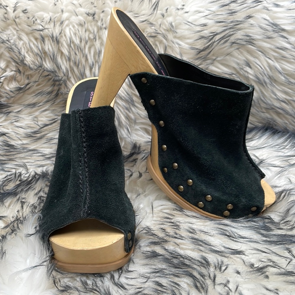 Steve Madden's Black Sexy Clogs Peep toe clog. Size 8